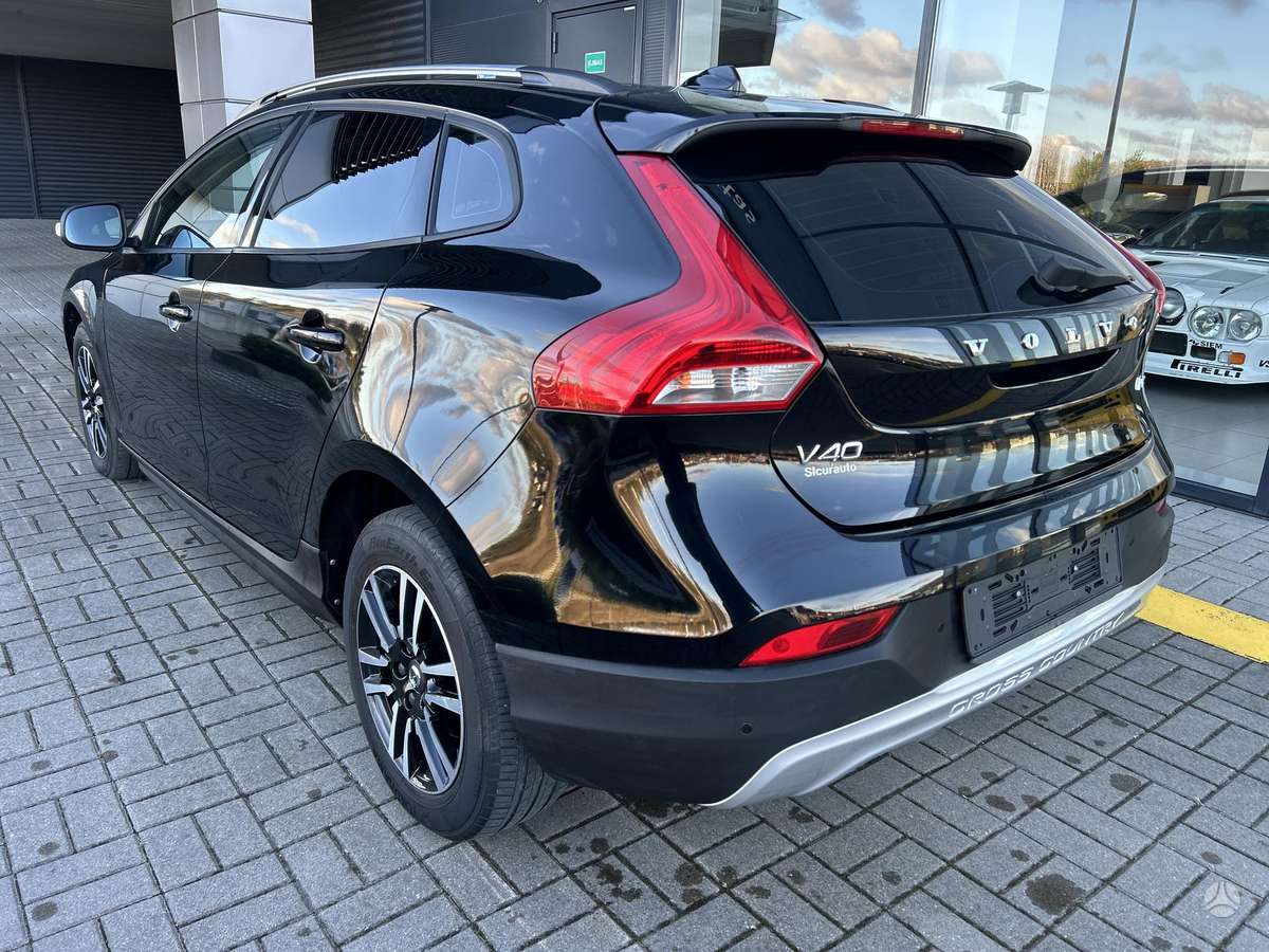 Volvo V40 Cross Country - 4
