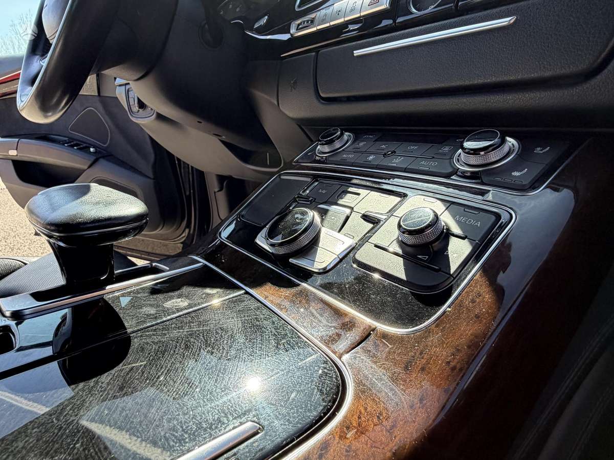 Audi A8 L, 3.0 l., Седан