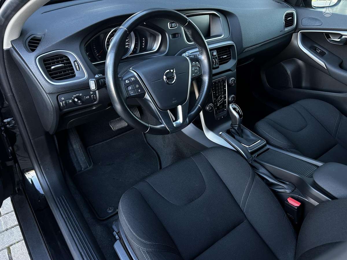 Volvo V40 Cross Country - 11