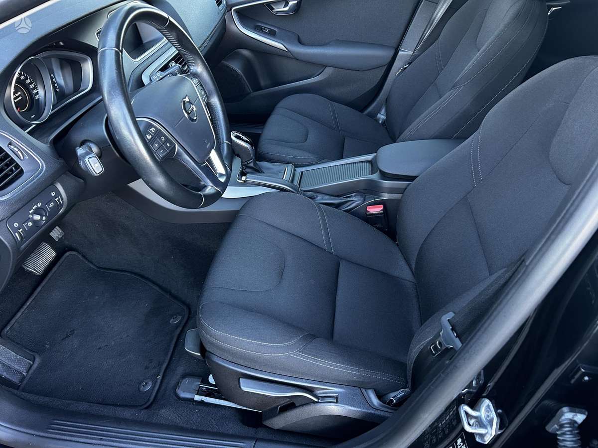 Volvo V40 Cross Country - 12