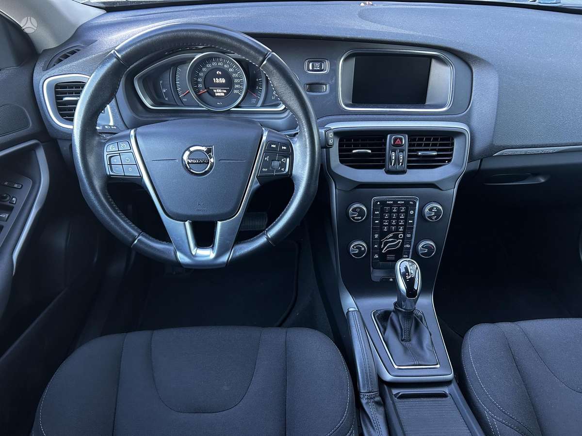 Volvo V40 Cross Country - 10