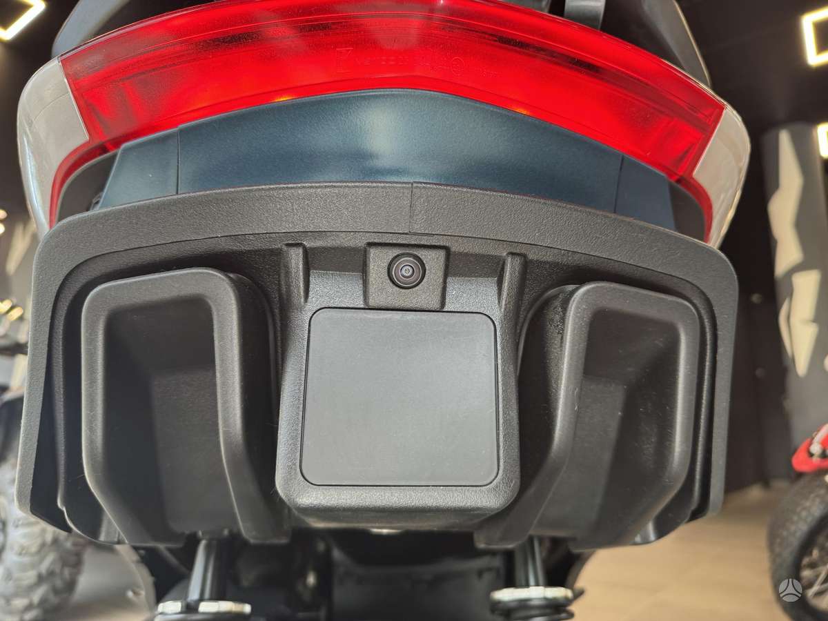 Piaggio MP3 530cc, scooters / mopeds