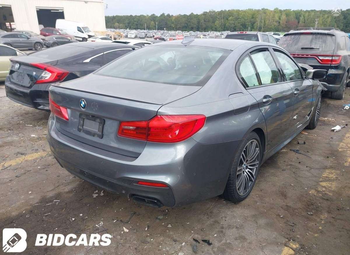 BMW M550 dalimis. M550xi usa