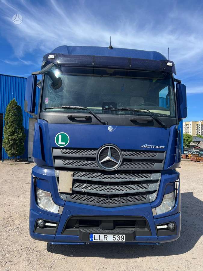 Mercedes-Benz Actros 1845, double sleeper