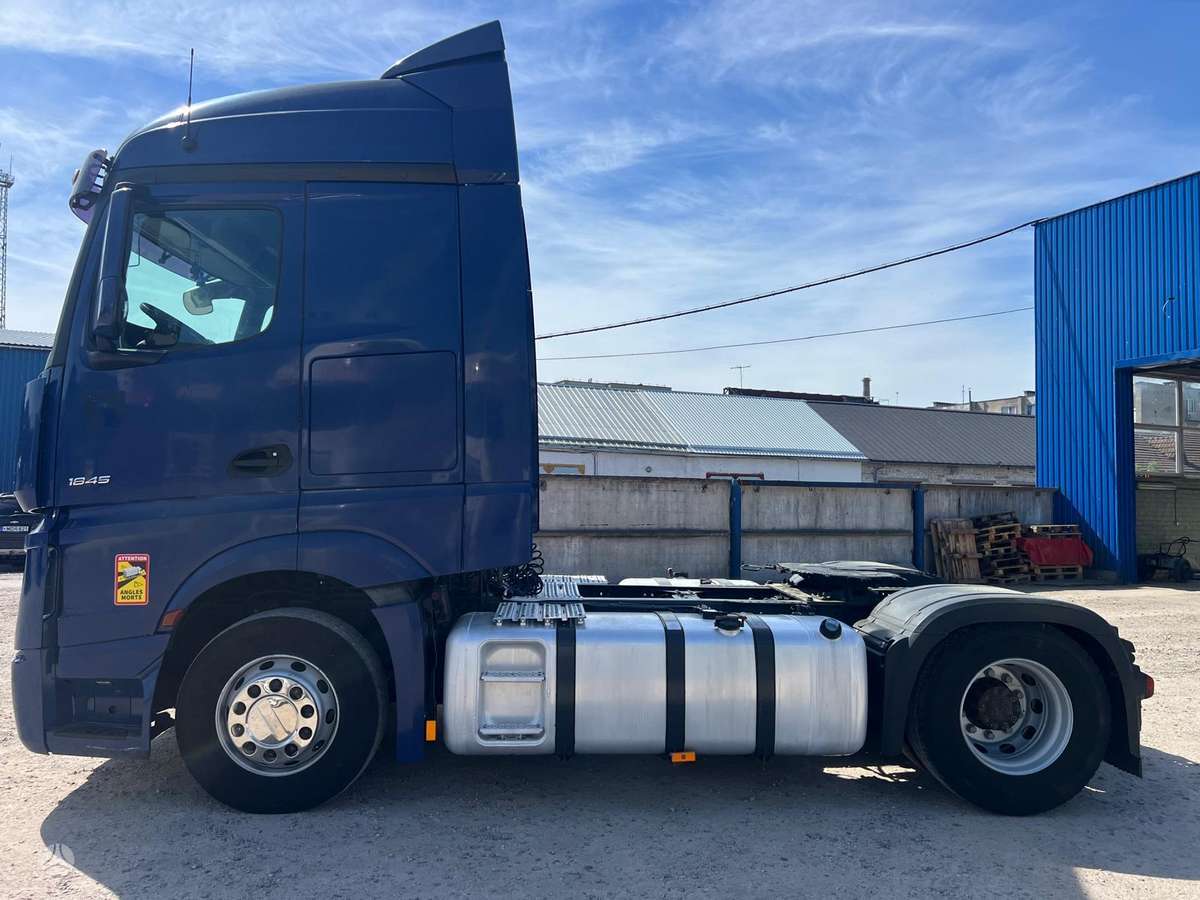 Mercedes-Benz Actros 1845, double sleeper