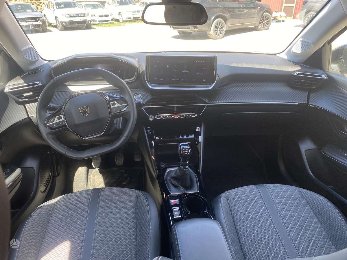 Peugeot 208 - 6