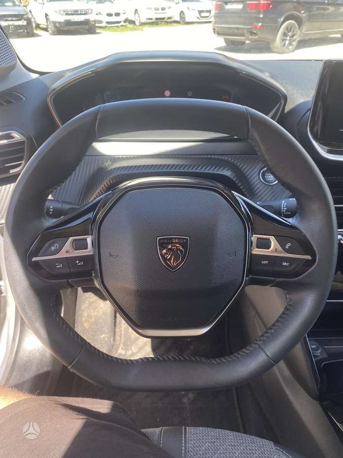 Peugeot 208 - 10