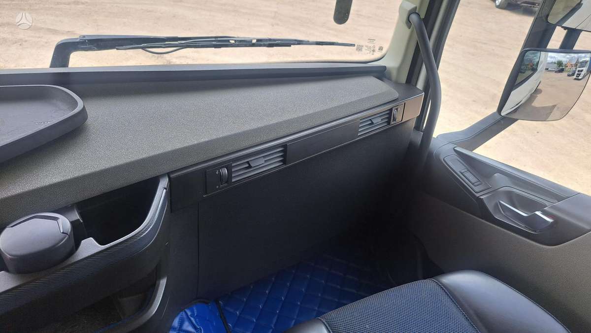 Volvo FH460, double sleeper