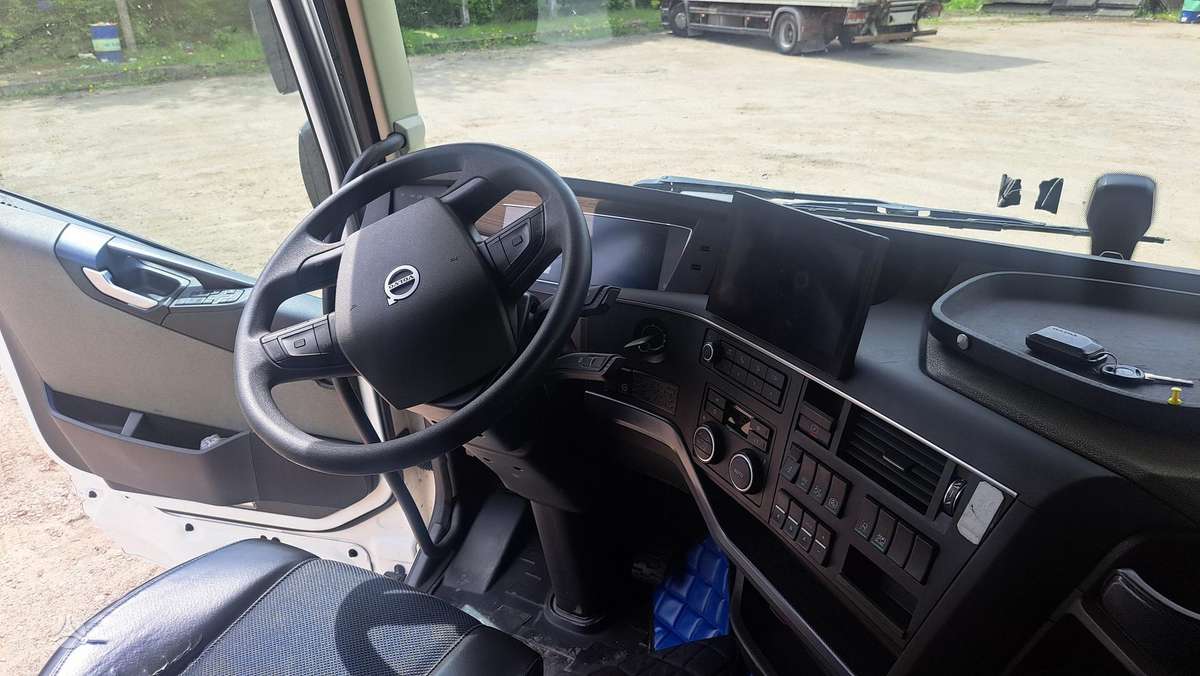 Volvo FH460, double sleeper