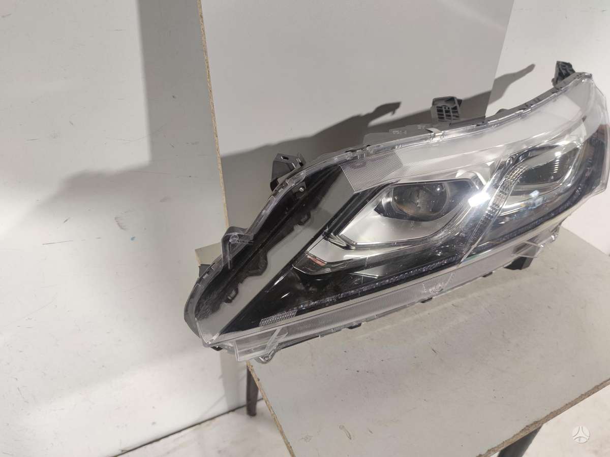 Mitsubishi Eclipse Cross lights