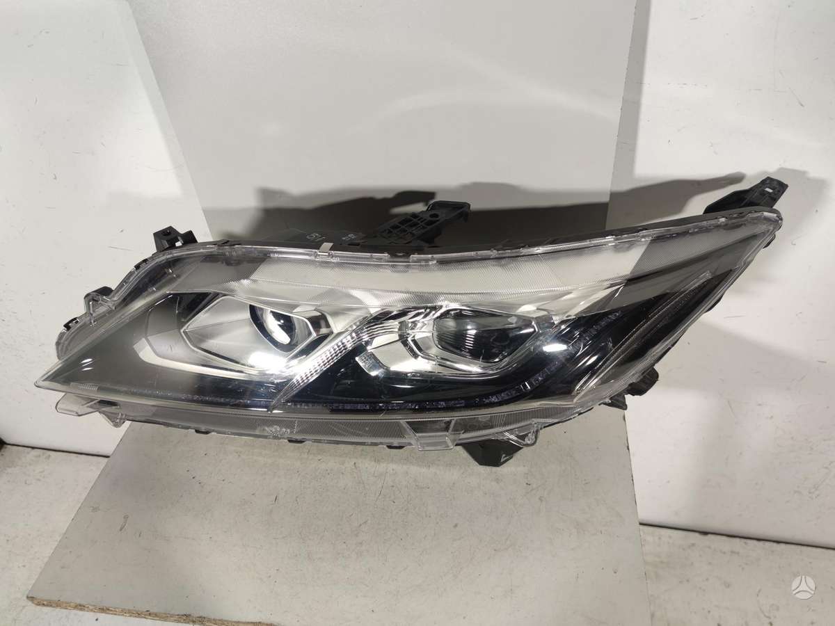 Mitsubishi Eclipse Cross lights