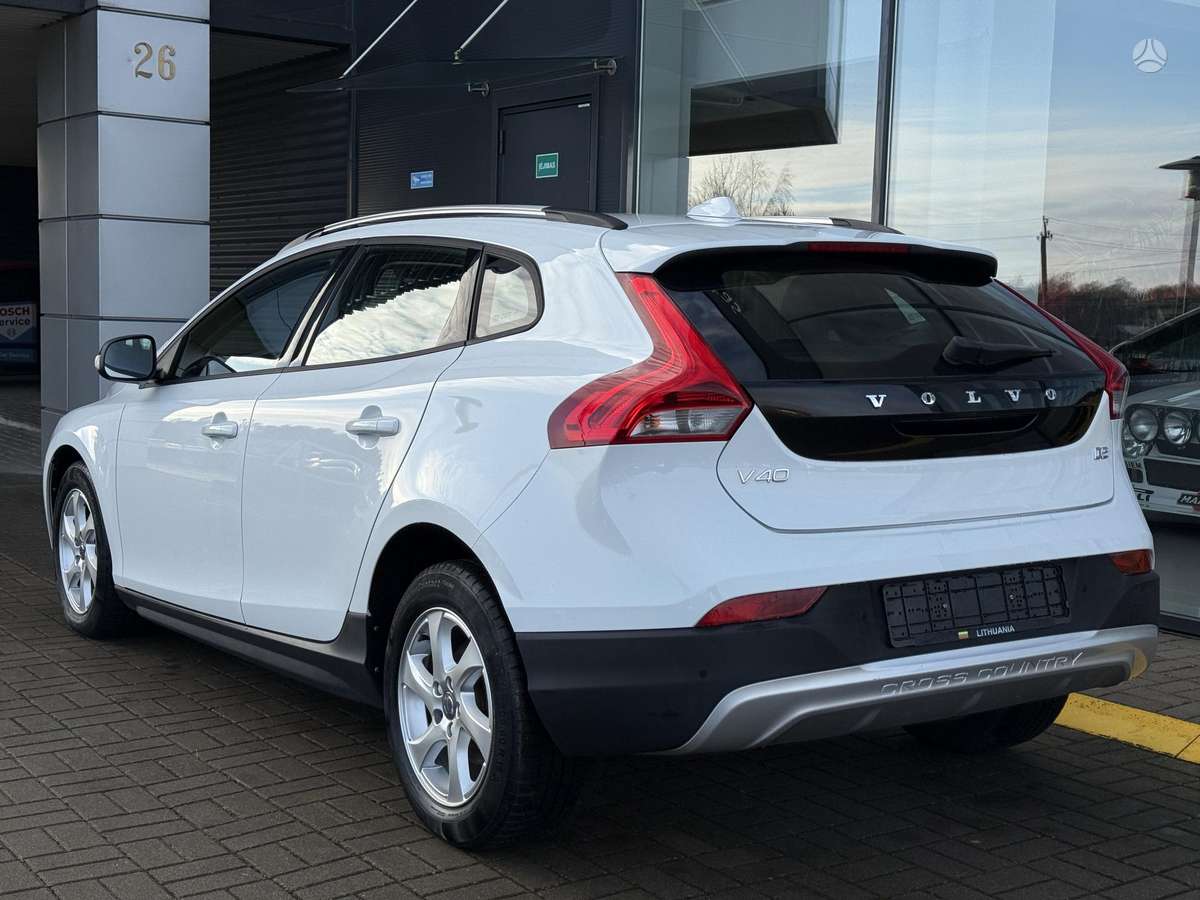 Volvo V40 Cross Country - 4