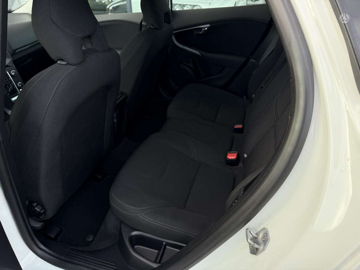 Volvo V40 Cross Country - 11