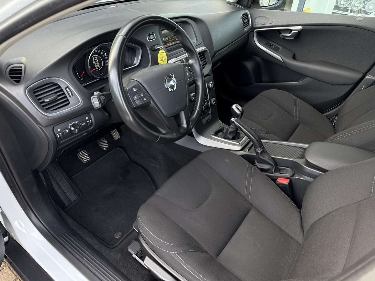 Volvo V40 Cross Country - 8