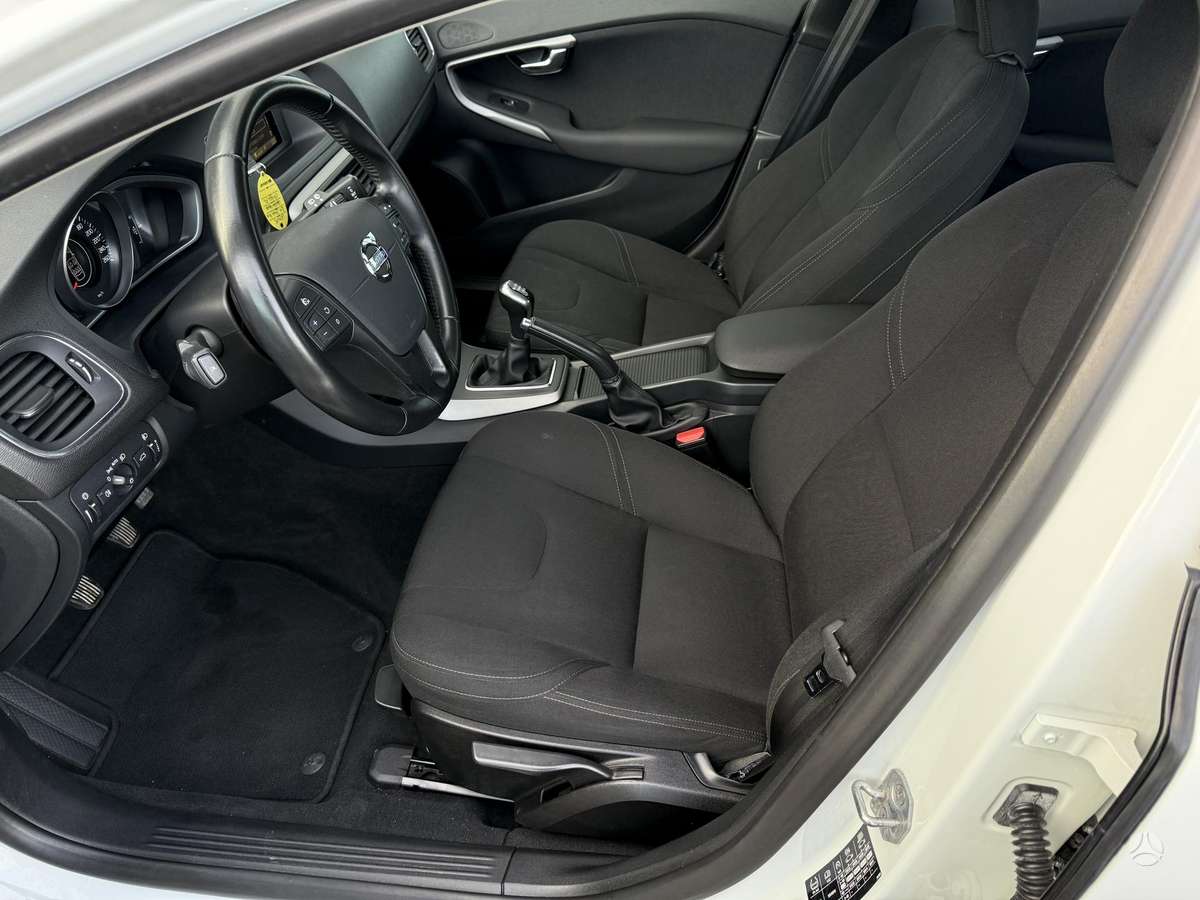 Volvo V40 Cross Country - 9