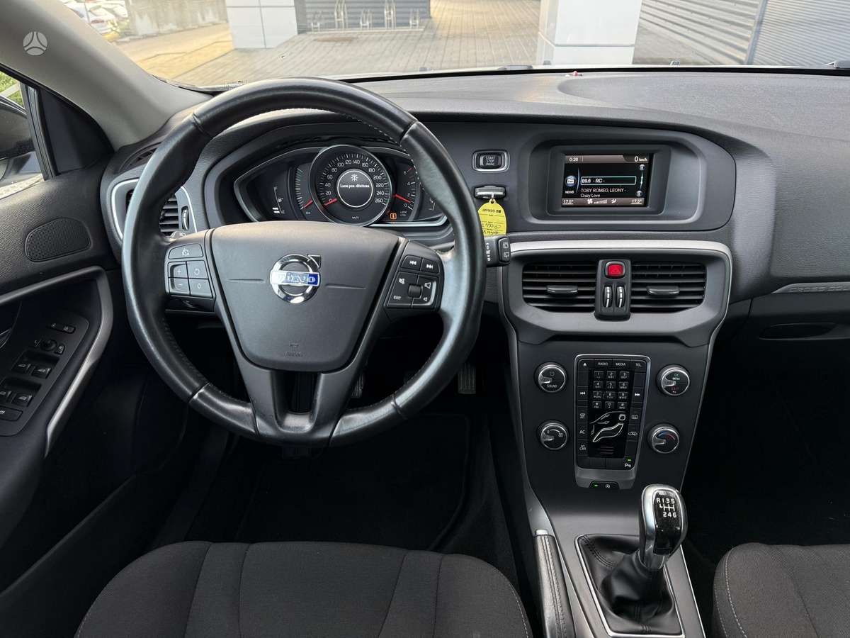 Volvo V40 Cross Country - 10