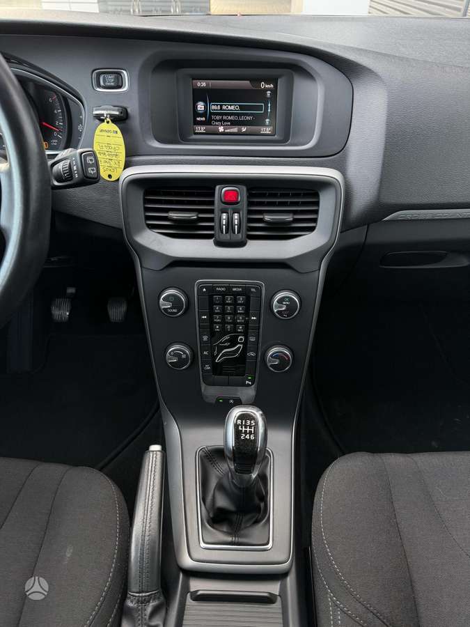 Volvo V40 Cross Country - 12
