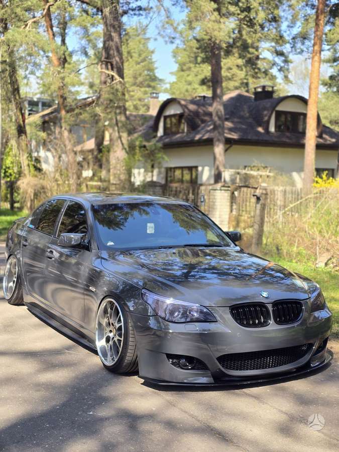 BMW 545, 4.4 l., sedanas