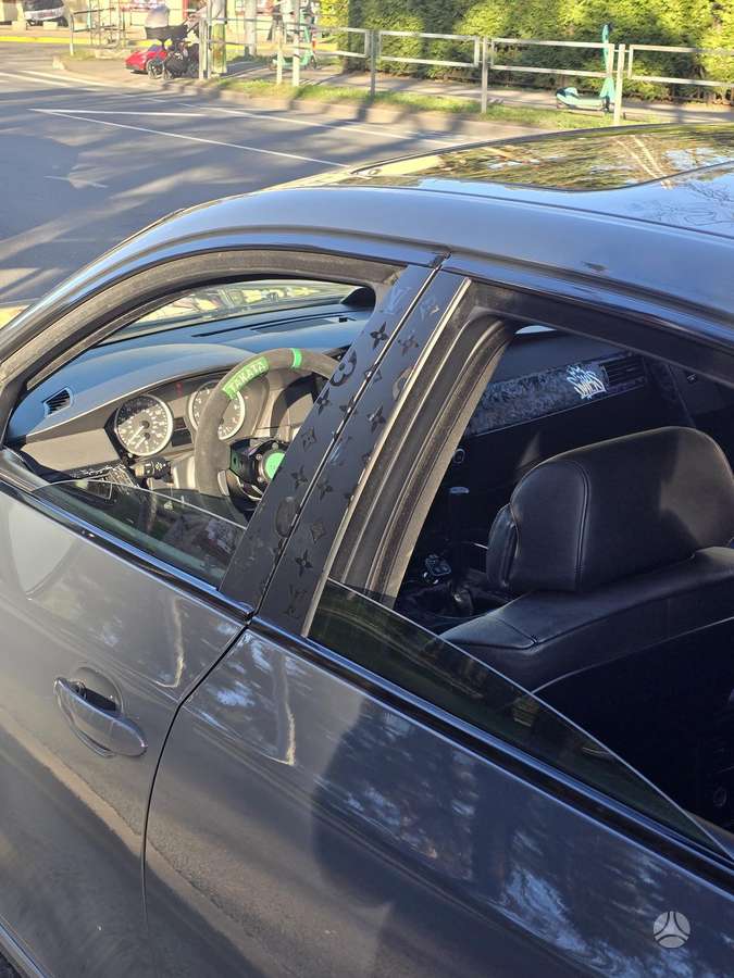 BMW 545, 4.4 l., sedanas