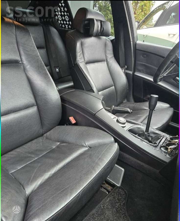 BMW 545, 4.4 l., sedanas