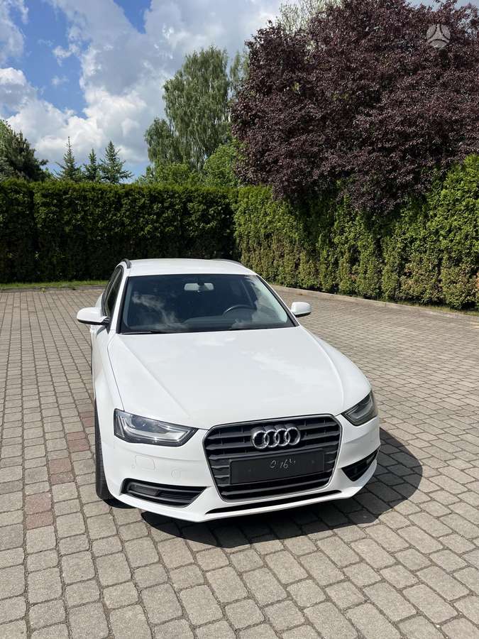 Audi A4, universalas