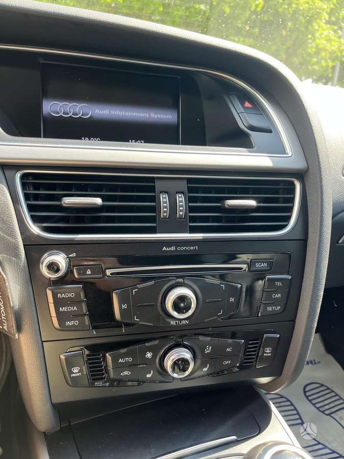 Audi A4, Универсал