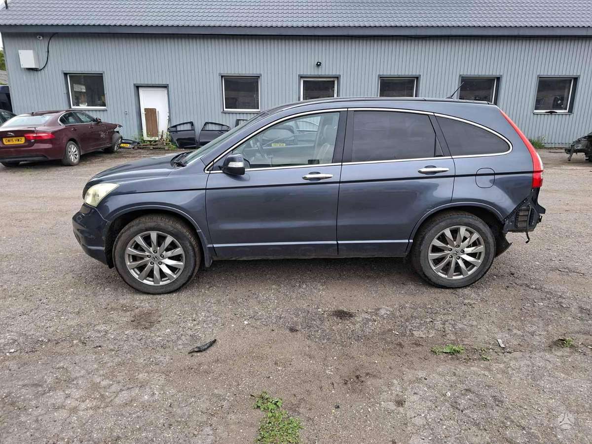 Honda CR-V rezerves daļās. Engine code n22b3 color code nh684px