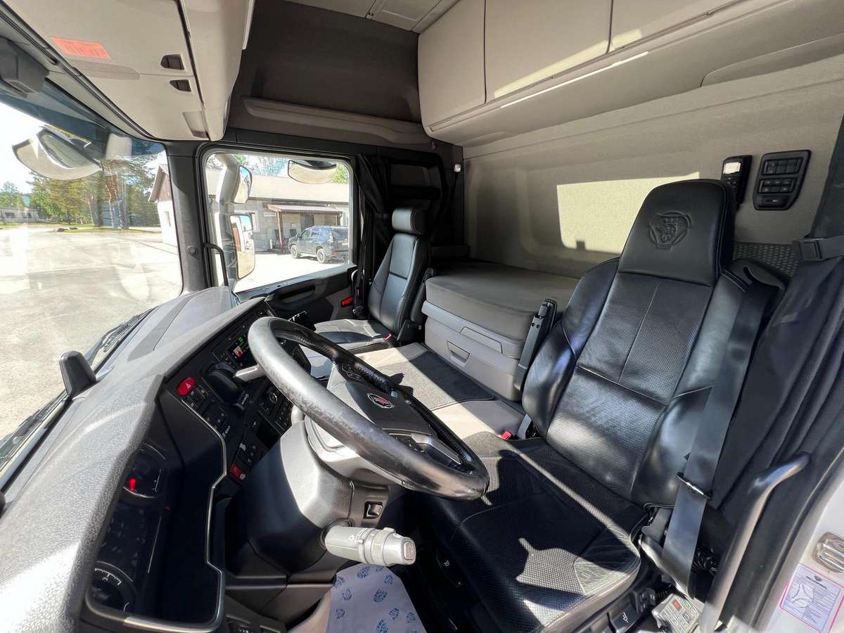 Scania G450 A6X2NB, single sleeper