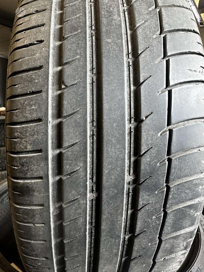 Triangle, summer 225/40 R19