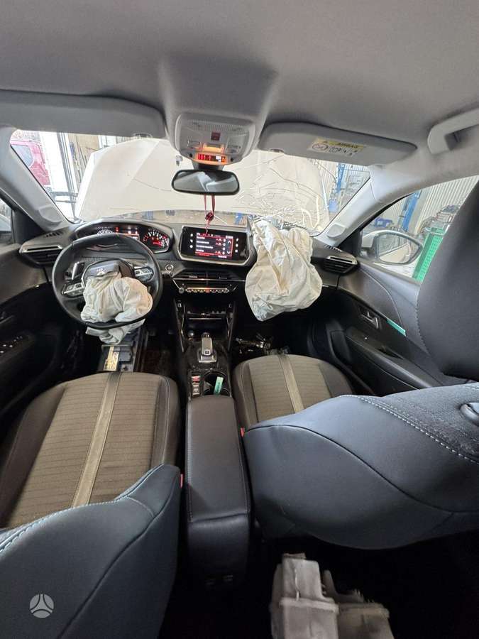 Peugeot 208 по частям. Europa
