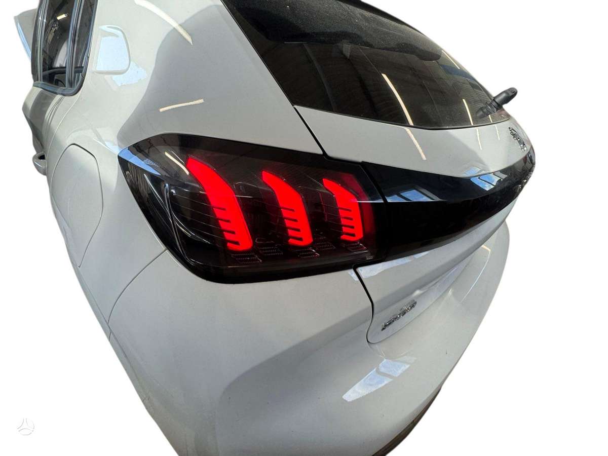Peugeot 208 dalimis. Europa