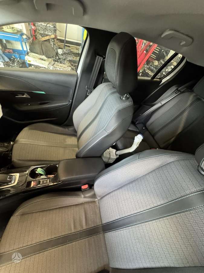 Peugeot 208 dalimis. Europa