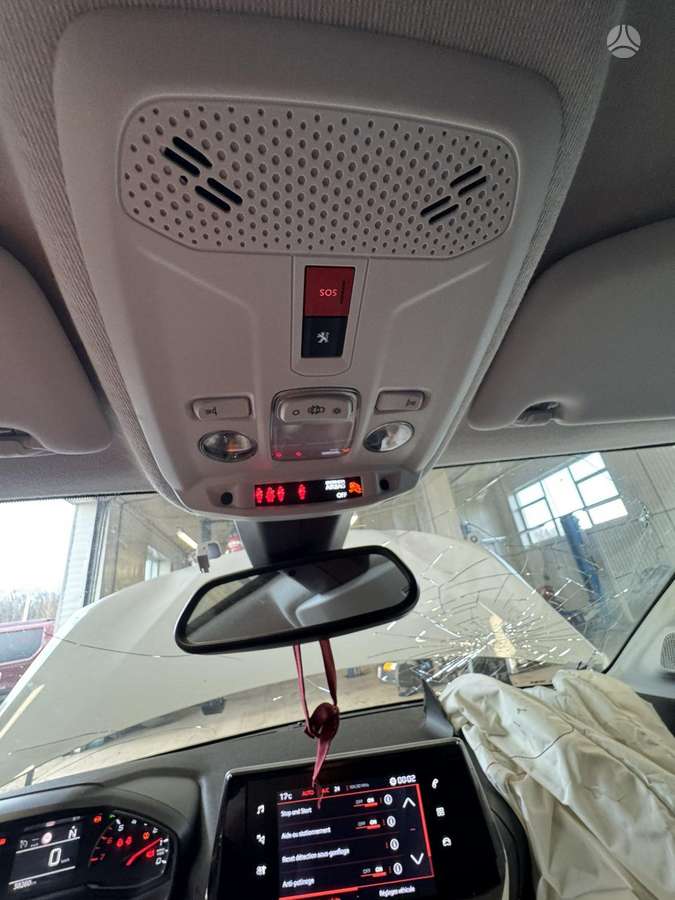Peugeot 208 по частям. Europa