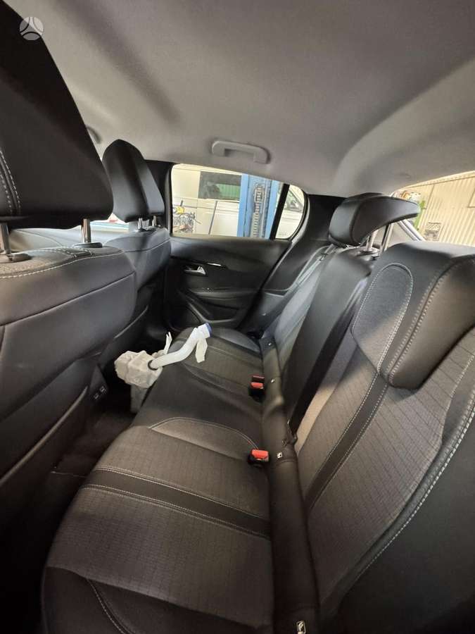 Peugeot 208 dalimis. Europa