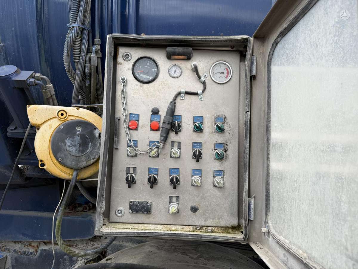 Volvo FM12 420 8x2 Capbora 8000, автоцистерны