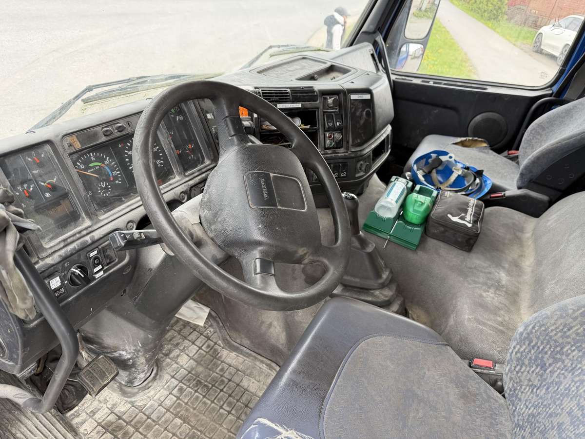 Volvo FM12 420 8x2 Capbora 8000, автоцистерны