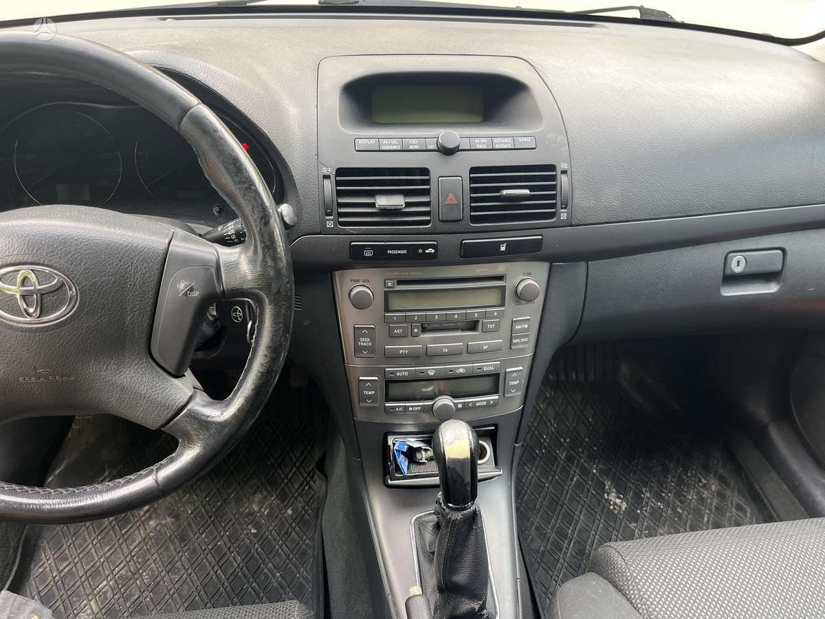 Toyota Avensis - 6