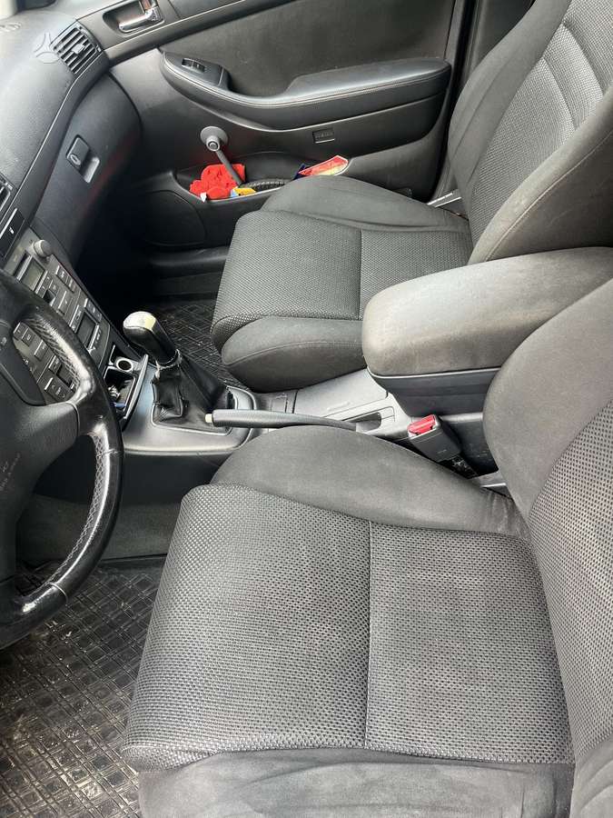 Toyota Avensis - 8