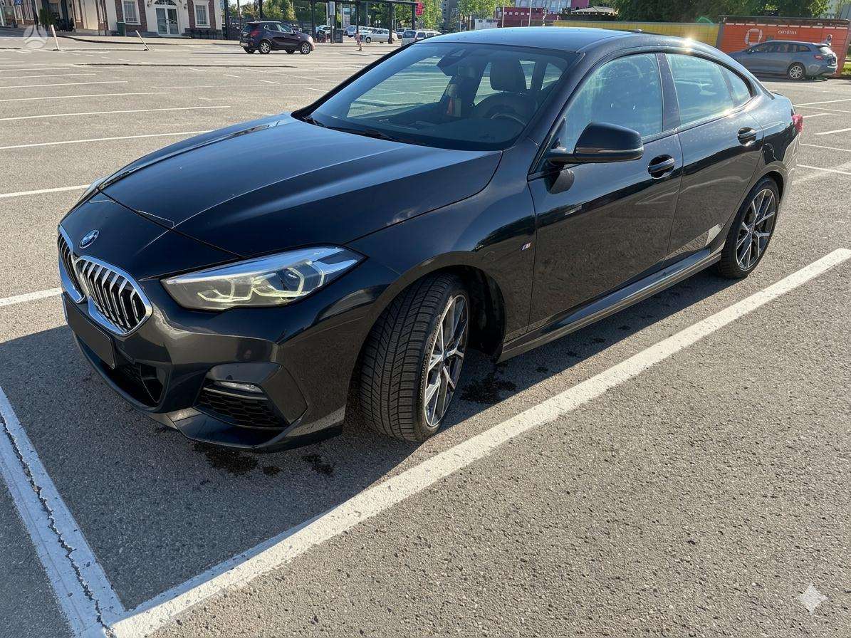 BMW 218, 1.5 l., Седан