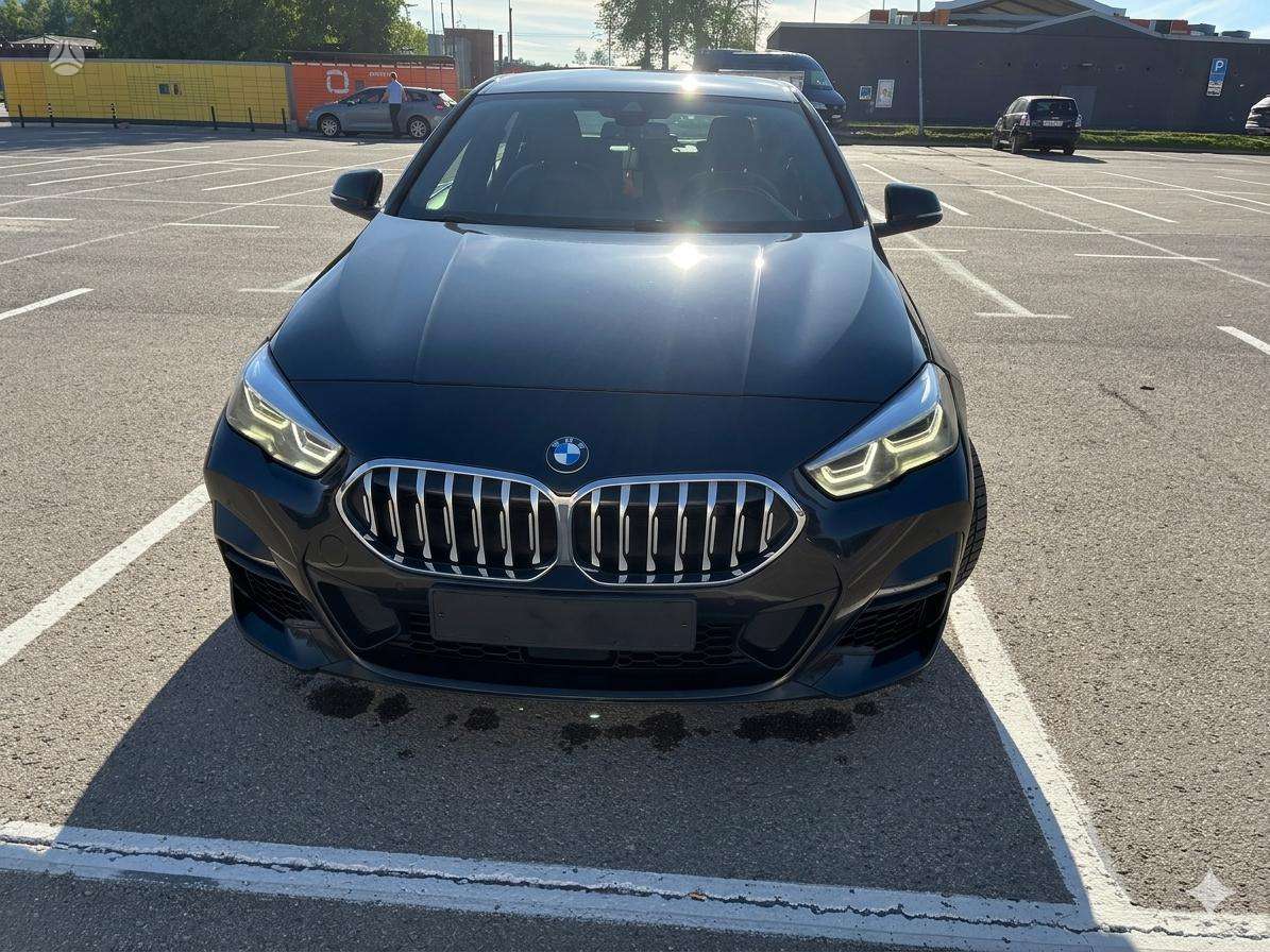 BMW 218, 1.5 l., Седан
