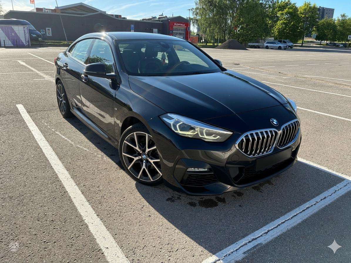 BMW 218, 1.5 l., Седан