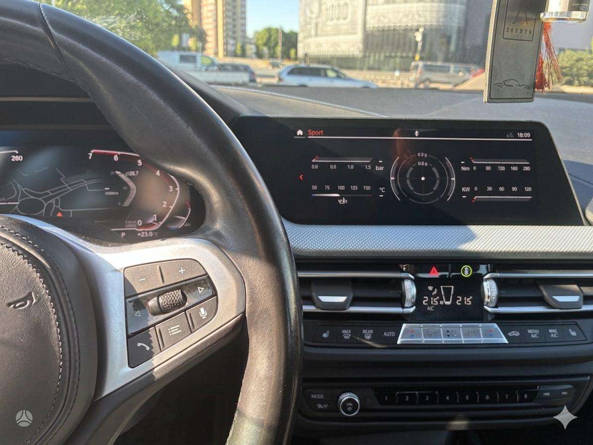BMW 218, 1.5 l., Седан