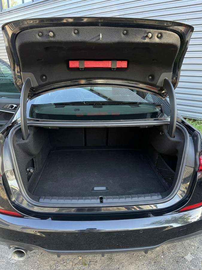 BMW 218, 1.5 l., Седан