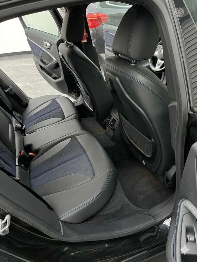 BMW 218, 1.5 l., Седан