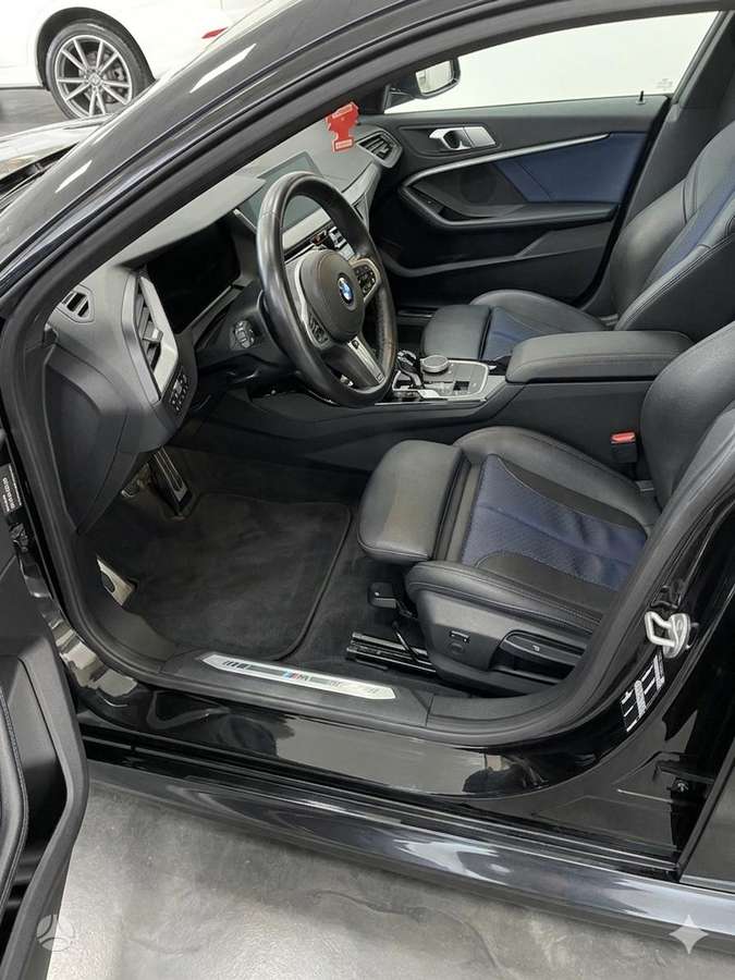 BMW 218, 1.5 l., Седан