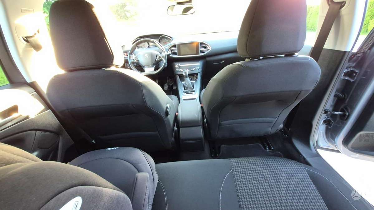 Peugeot 308, 1.2 l., hatchback