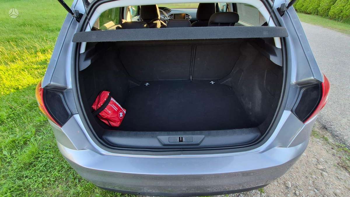 Peugeot 308, 1.2 l., hatchback