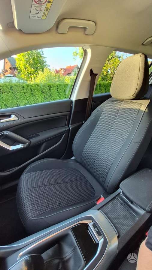 Peugeot 308, 1.2 l., hatchback