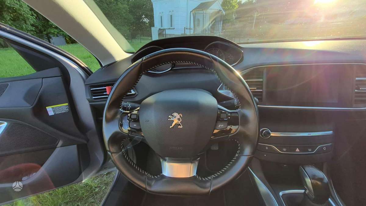 Peugeot 308, 1.2 l., hatchback