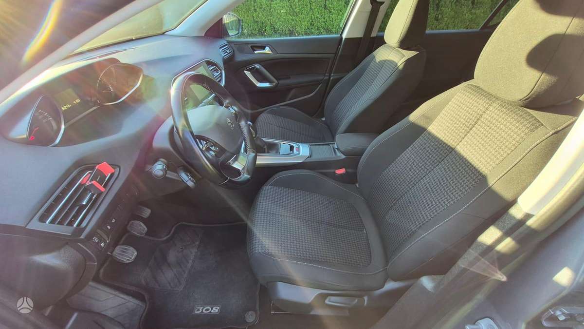 Peugeot 308, 1.2 l., hatchback